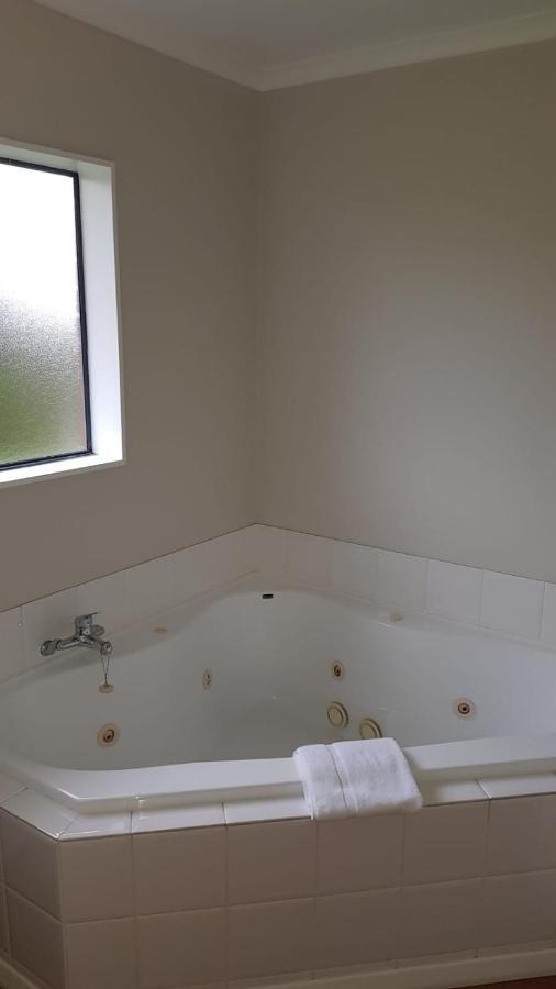 Tudor Lodge Motel Hawera Buitenkant foto