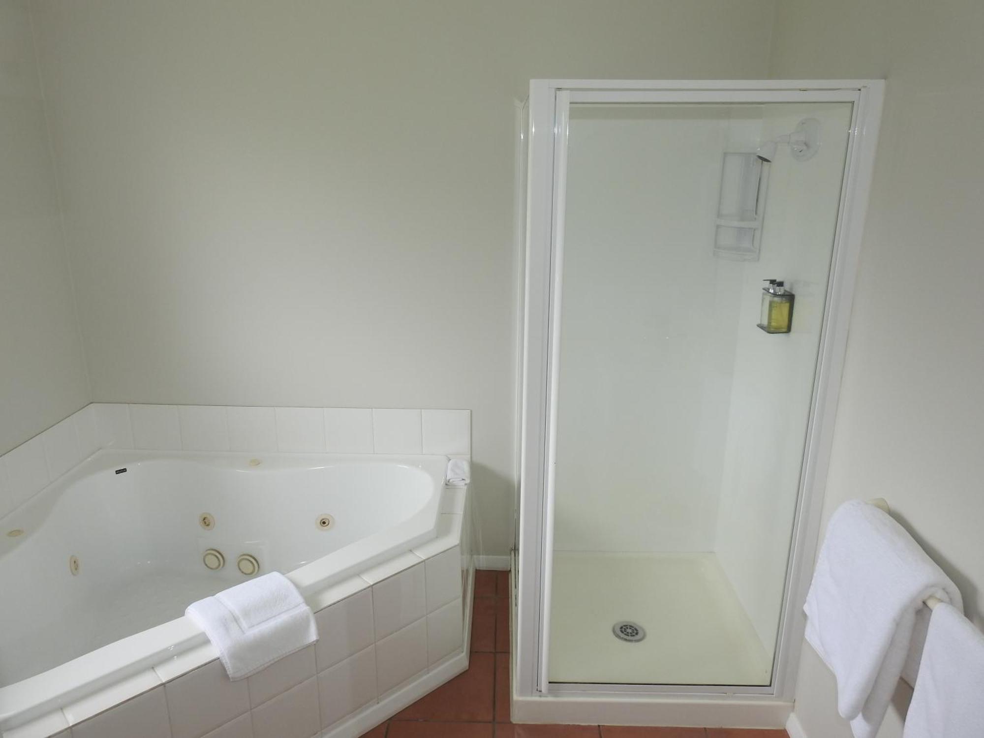 Tudor Lodge Motel Hawera Buitenkant foto