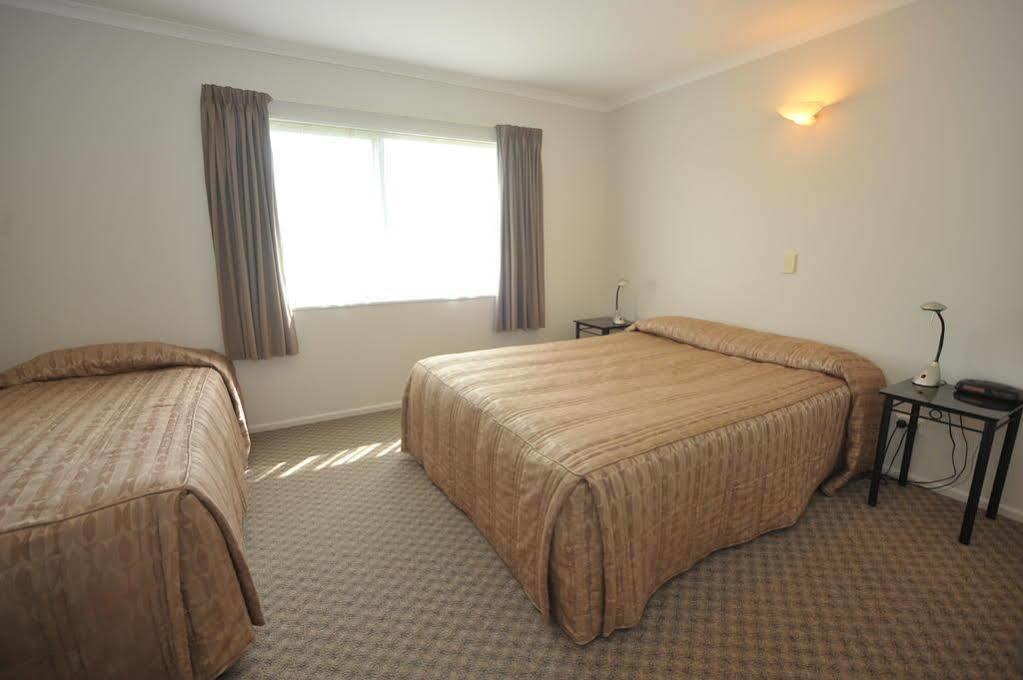 Tudor Lodge Motel Hawera Buitenkant foto