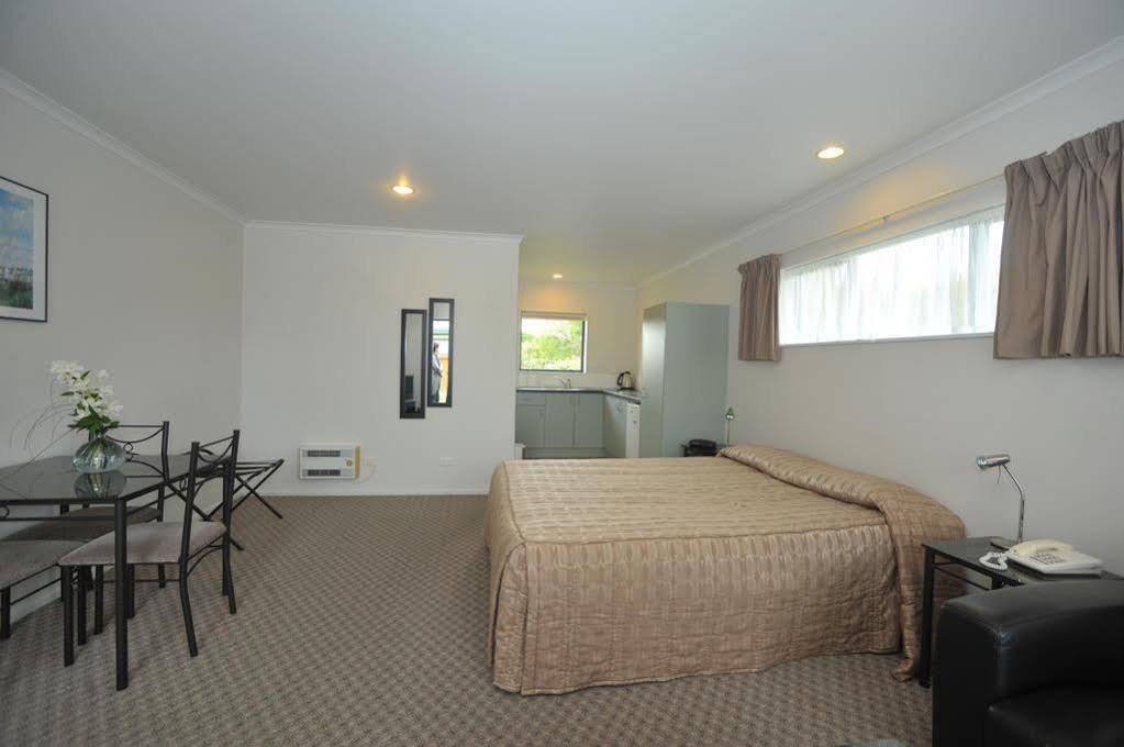 Tudor Lodge Motel Hawera Buitenkant foto